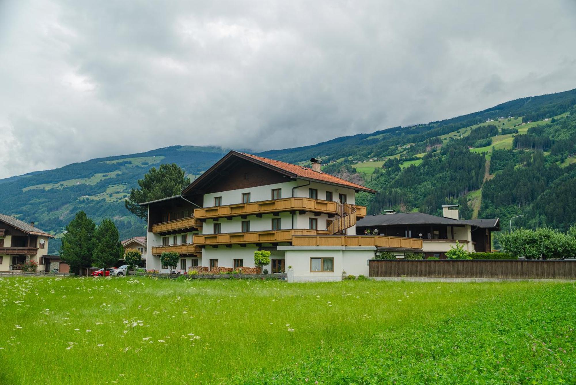 Zell Views Apartments Целль-ам-Ціллер Екстер'єр фото
